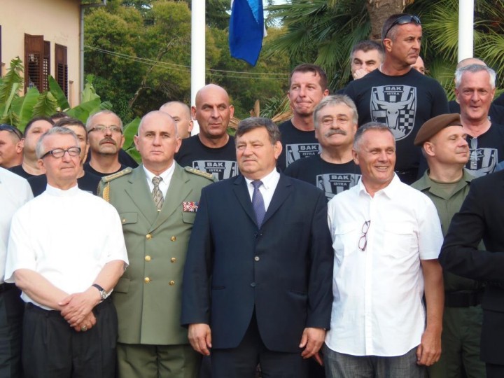 Mladen Markac s Bakovima.jpg.crop_display.jpg